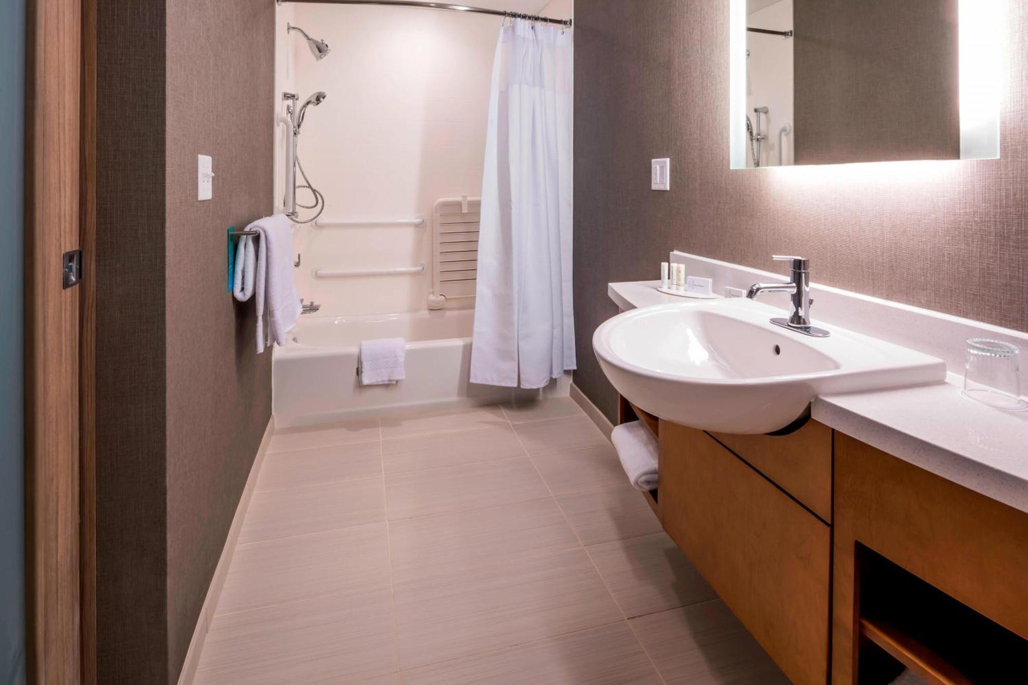 Springhill Suites By Marriott Fishkill Bagian luar foto