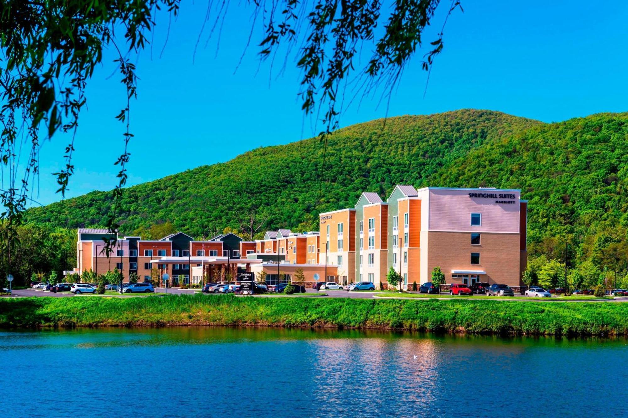Springhill Suites By Marriott Fishkill Bagian luar foto